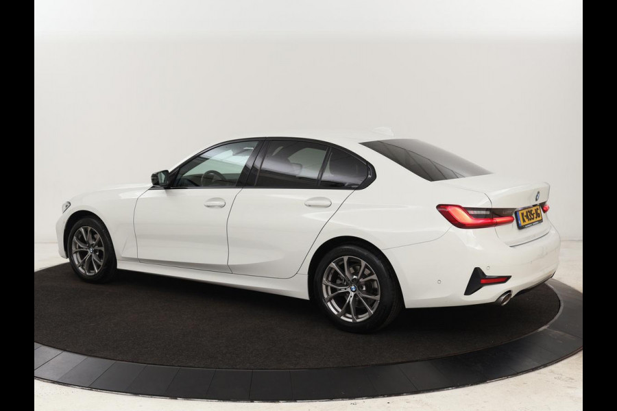 BMW 3 Serie 318i Executive Edition | Sport Line | Stoelverwarming | Camera | Trekhaak | Half leder | Full LED | Carplay | Live Cockpit