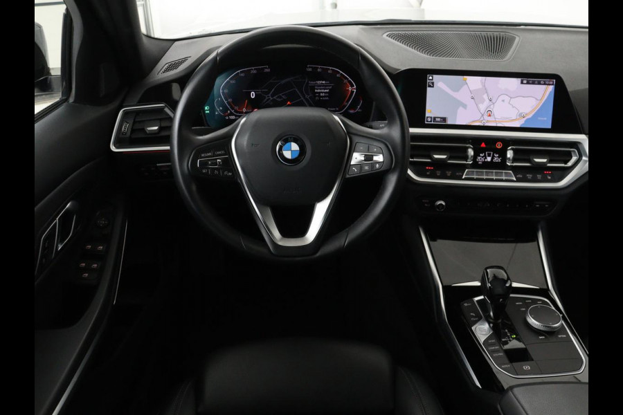 BMW 3 Serie 318i Executive Edition | Sport Line | Stoelverwarming | Camera | Trekhaak | Half leder | Full LED | Carplay | Live Cockpit