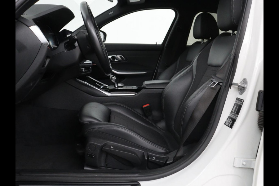 BMW 3 Serie 318i Executive Edition | Sport Line | Stoelverwarming | Camera | Trekhaak | Half leder | Full LED | Carplay | Live Cockpit