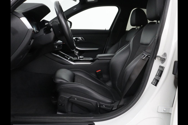 BMW 3 Serie 318i Executive Edition | Sport Line | Stoelverwarming | Camera | Trekhaak | Half leder | Full LED | Carplay | Live Cockpit