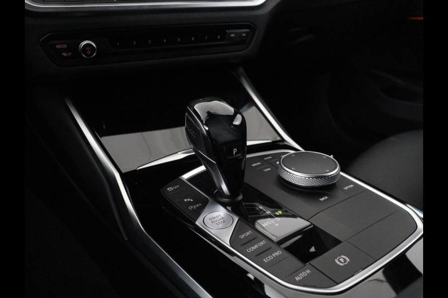 BMW 3 Serie 318i Executive Edition | Sport Line | Stoelverwarming | Camera | Trekhaak | Half leder | Full LED | Carplay | Live Cockpit