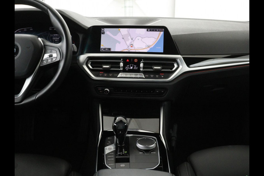 BMW 3 Serie 318i Executive Edition | Sport Line | Stoelverwarming | Camera | Trekhaak | Half leder | Full LED | Carplay | Live Cockpit