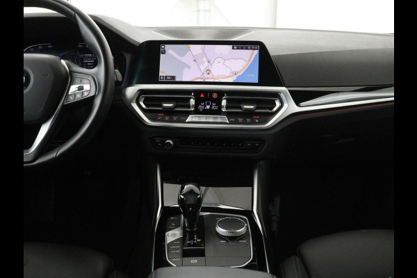 BMW 3 Serie 318i Executive Edition | Sport Line | Stoelverwarming | Camera | Trekhaak | Half leder | Full LED | Carplay | Live Cockpit