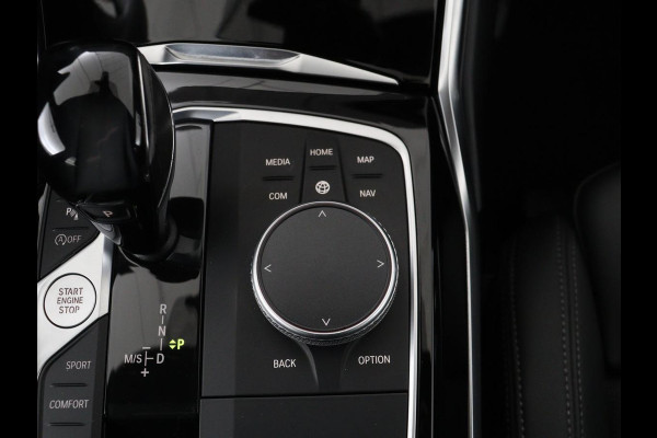 BMW 3 Serie 318i Executive Edition | Sport Line | Stoelverwarming | Camera | Trekhaak | Half leder | Full LED | Carplay | Live Cockpit