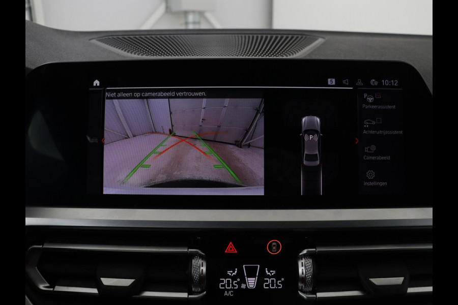 BMW 3 Serie 318i Executive Edition | Sport Line | Stoelverwarming | Camera | Trekhaak | Half leder | Full LED | Carplay | Live Cockpit