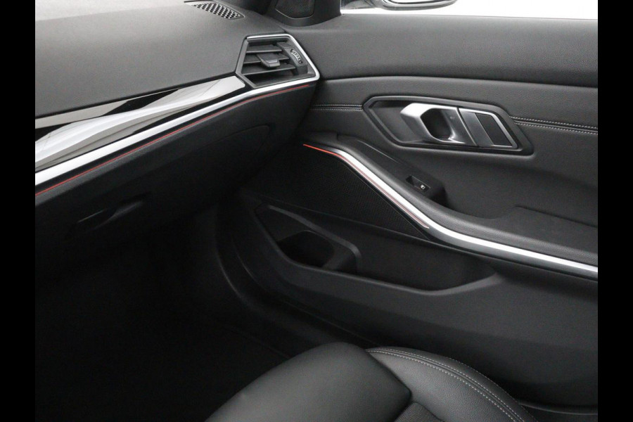 BMW 3 Serie 318i Executive Edition | Sport Line | Stoelverwarming | Camera | Trekhaak | Half leder | Full LED | Carplay | Live Cockpit