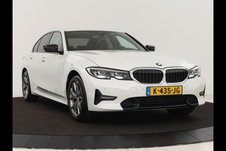 BMW 3 Serie 318i Executive Edition | Sport Line | Stoelverwarming | Camera | Trekhaak | Half leder | Full LED | Carplay | Live Cockpit