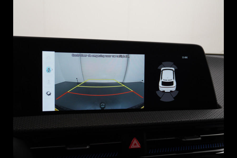 Kia Ev6 Plus 77.4kWh Leer Long Range 19" Apple Carplay Trekhaak Android Meridian-HiFi Adap. Cruise Camera Navi Ecc Elek.Verst.Stoelen+Ve Elek.Achterklep Led Regen-Lichtsensor Verkeersbord detectie Connected Services Bluetooth Uitparkeer waarschuwing Rijstrooksensor met correctie 1e Eigenaar Origineel Nederlandse Auto Dealer Onderhouden tot 233kw DC en 11kw AC laden Garantie Accu 7jaar/160.000km