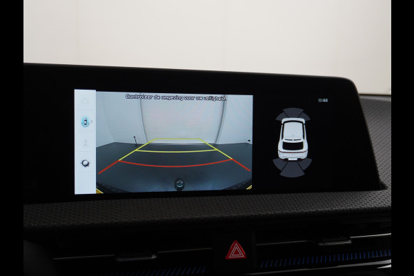 Kia Ev6 Plus 77.4kWh Leer Long Range 19" Apple Carplay Trekhaak Android Meridian-HiFi Adap. Cruise Camera Navi Ecc Elek.Verst.Stoelen+Ve Elek.Achterklep Led Regen-Lichtsensor Verkeersbord detectie Connected Services Bluetooth Uitparkeer waarschuwing Rijstrooksensor met correctie 1e Eigenaar Origineel Nederlandse Auto Dealer Onderhouden tot 233kw DC en 11kw AC laden Garantie Accu 7jaar/160.000km