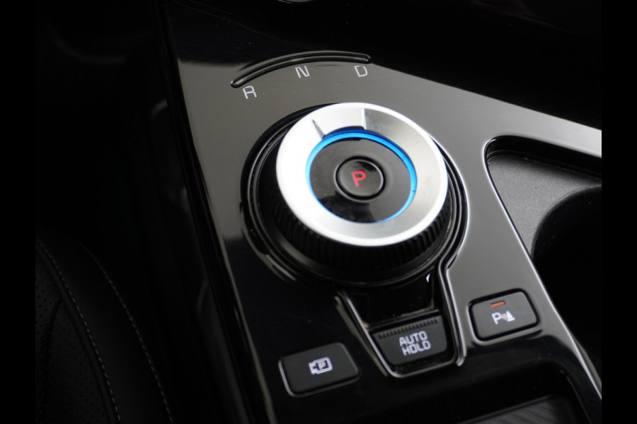 Kia Ev6 Plus 77.4kWh Leer Long Range 19" Apple Carplay Trekhaak Android Meridian-HiFi Adap. Cruise Camera Navi Ecc Elek.Verst.Stoelen+Ve Elek.Achterklep Led Regen-Lichtsensor Verkeersbord detectie Connected Services Bluetooth Uitparkeer waarschuwing Rijstrooksensor met correctie 1e Eigenaar Origineel Nederlandse Auto Dealer Onderhouden tot 233kw DC en 11kw AC laden Garantie Accu 7jaar/160.000km