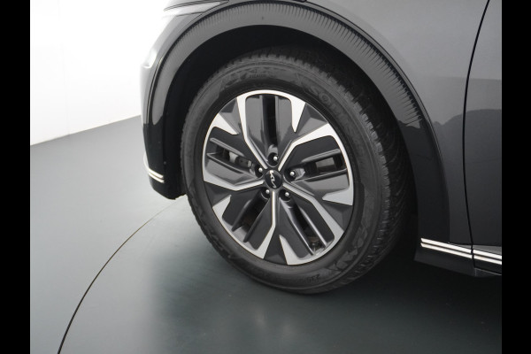 Kia Ev6 Plus 77.4kWh Leer Long Range 19" Apple Carplay Trekhaak Android Meridian-HiFi Adap. Cruise Camera Navi Ecc Elek.Verst.Stoelen+Ve Elek.Achterklep Led Regen-Lichtsensor Verkeersbord detectie Connected Services Bluetooth Uitparkeer waarschuwing Rijstrooksensor met correctie 1e Eigenaar Origineel Nederlandse Auto Dealer Onderhouden tot 233kw DC en 11kw AC laden Garantie Accu 7jaar/160.000km
