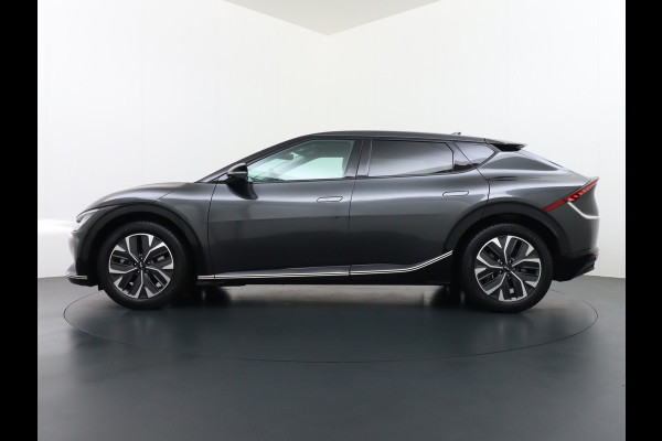 Kia Ev6 Plus 77.4kWh Leer Long Range 19" Apple Carplay Trekhaak Android Meridian-HiFi Adap. Cruise Camera Navi Ecc Elek.Verst.Stoelen+Ve Elek.Achterklep Led Regen-Lichtsensor Verkeersbord detectie Connected Services Bluetooth Uitparkeer waarschuwing Rijstrooksensor met correctie 1e Eigenaar Origineel Nederlandse Auto Dealer Onderhouden tot 233kw DC en 11kw AC laden Garantie Accu 7jaar/160.000km