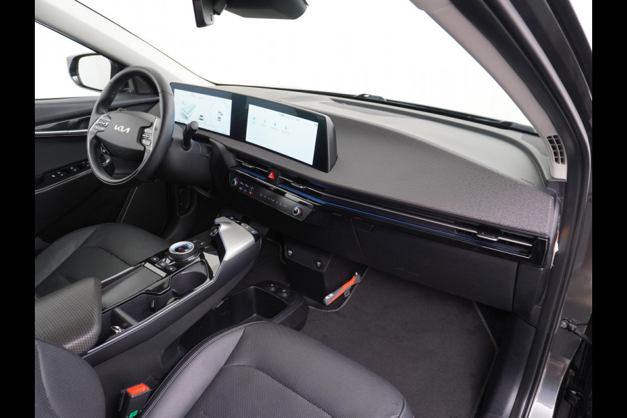 Kia Ev6 Plus 77.4kWh Leer Long Range 19" Apple Carplay Trekhaak Android Meridian-HiFi Adap. Cruise Camera Navi Ecc Elek.Verst.Stoelen+Ve Elek.Achterklep Led Regen-Lichtsensor Verkeersbord detectie Connected Services Bluetooth Uitparkeer waarschuwing Rijstrooksensor met correctie 1e Eigenaar Origineel Nederlandse Auto Dealer Onderhouden tot 233kw DC en 11kw AC laden Garantie Accu 7jaar/160.000km