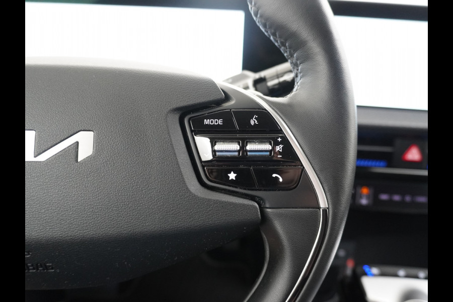 Kia Ev6 Plus 77.4kWh Leer Long Range 19" Apple Carplay Trekhaak Android Meridian-HiFi Adap. Cruise Camera Navi Ecc Elek.Verst.Stoelen+Ve Elek.Achterklep Led Regen-Lichtsensor Verkeersbord detectie Connected Services Bluetooth Uitparkeer waarschuwing Rijstrooksensor met correctie 1e Eigenaar Origineel Nederlandse Auto Dealer Onderhouden tot 233kw DC en 11kw AC laden Garantie Accu 7jaar/160.000km