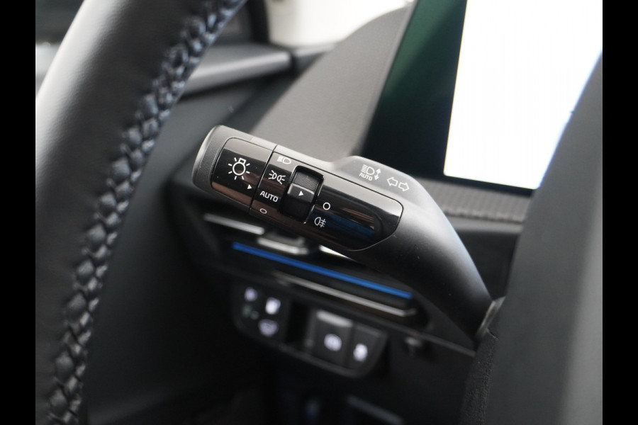 Kia Ev6 Plus 77.4kWh Leer Long Range 19" Apple Carplay Trekhaak Android Meridian-HiFi Adap. Cruise Camera Navi Ecc Elek.Verst.Stoelen+Ve Elek.Achterklep Led Regen-Lichtsensor Verkeersbord detectie Connected Services Bluetooth Uitparkeer waarschuwing Rijstrooksensor met correctie 1e Eigenaar Origineel Nederlandse Auto Dealer Onderhouden tot 233kw DC en 11kw AC laden Garantie Accu 7jaar/160.000km