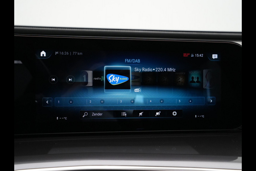 Mercedes-Benz EQC 400 4MATIC Premium 80 kWh 408pk Panorama Navigatie Stoelverwarming 360 Camera Ambientlight 333