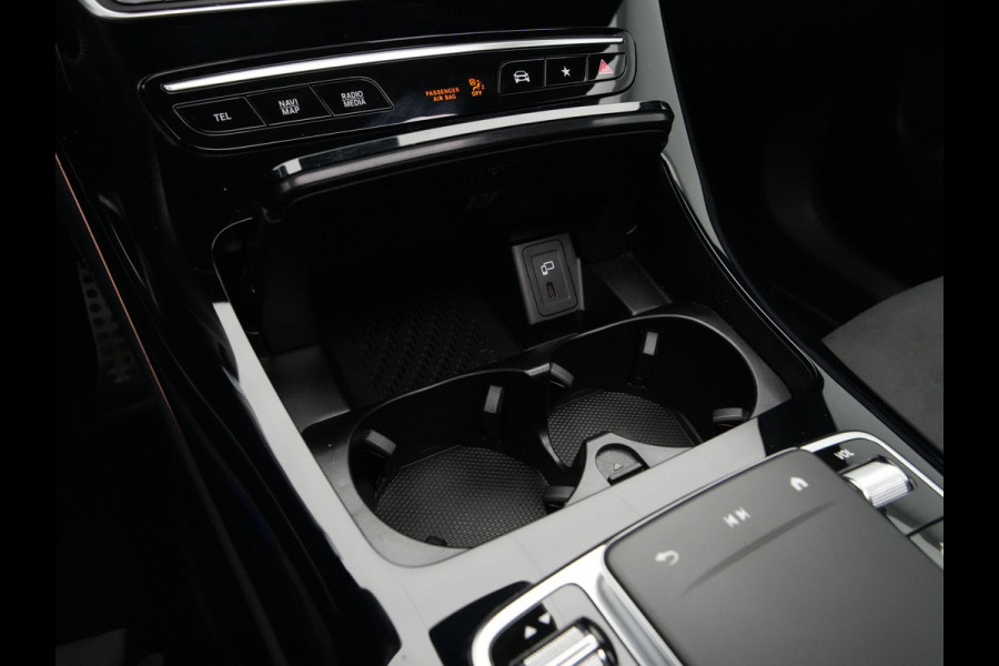 Mercedes-Benz EQC 400 4MATIC Premium 80 kWh 408pk Panorama Navigatie Stoelverwarming 360 Camera Ambientlight 333