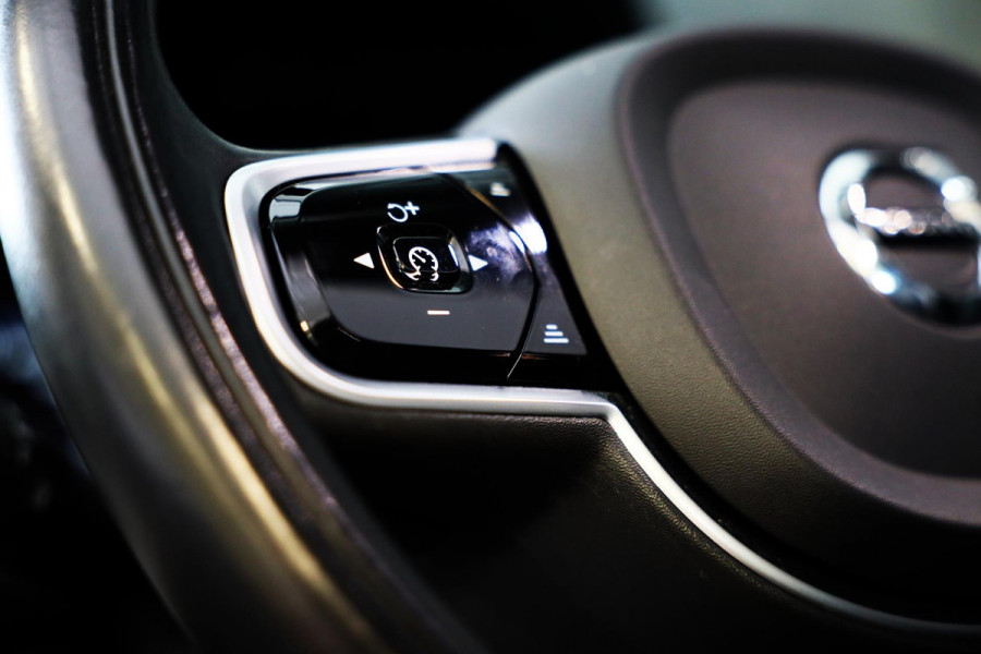 Volvo XC90 2.0 T8 Twin Engine AWD Momentum Pro / 7 Zitter / ACC / Lane Assist / 360 Camera / Leder / Navi / HK / Head Up / 20 Inch