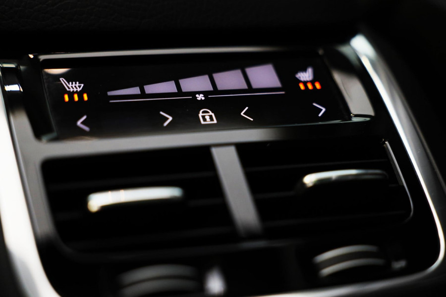 Volvo XC90 2.0 T8 Twin Engine AWD Momentum Pro / 7 Zitter / ACC / Lane Assist / 360 Camera / Leder / Navi / HK / Head Up / 20 Inch