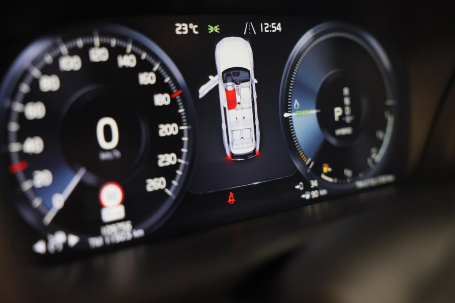 Volvo XC90 2.0 T8 Twin Engine AWD Momentum Pro / 7 Zitter / ACC / Lane Assist / 360 Camera / Leder / Navi / HK / Head Up / 20 Inch