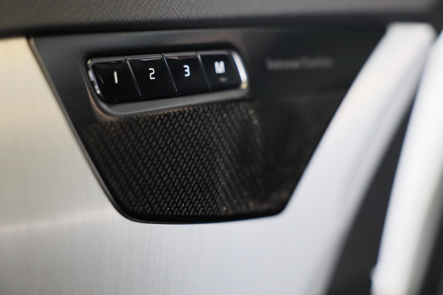Volvo XC90 2.0 T8 Twin Engine AWD Momentum Pro / 7 Zitter / ACC / Lane Assist / 360 Camera / Leder / Navi / HK / Head Up / 20 Inch