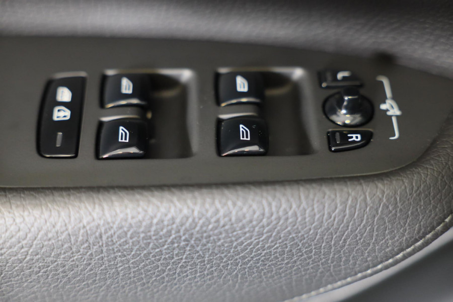 Volvo XC90 2.0 T8 Twin Engine AWD Momentum Pro / 7 Zitter / ACC / Lane Assist / 360 Camera / Leder / Navi / HK / Head Up / 20 Inch
