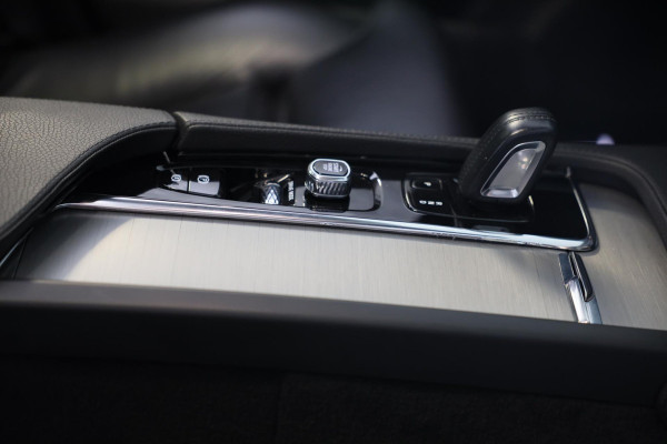 Volvo XC90 2.0 T8 Twin Engine AWD Momentum Pro / 7 Zitter / ACC / Lane Assist / 360 Camera / Leder / Navi / HK / Head Up / 20 Inch