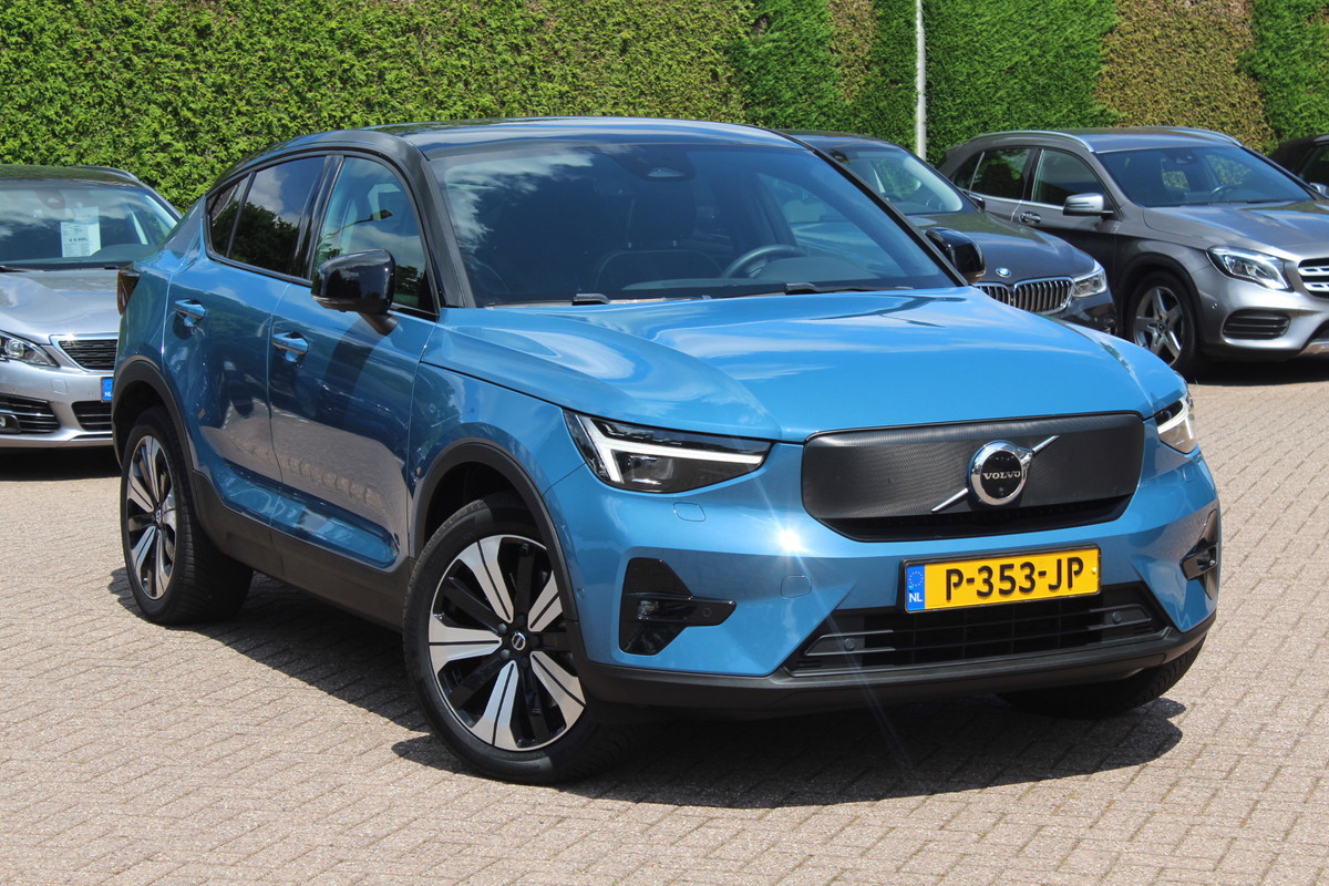 Volvo C40 Recharge Twin Intro Edition 78 kWh / Trekhaak / Panoramadak / 360Camera / 19'' / Interieurvoorverwarming / Harman Kardon / Keyless / Navigatie / Dodehoek / DAB / ACC / Stoelverwarming / Stuurverwarming / Warmtepomp Volvo C40 Recharge Twin Intro Edition 78 kWh / Trekhaak / Panoramadak / 360Camera / 19'' / Interieurvoorverwarming / Harman Kardon / Keyless / Navigatie / Dodehoek / DAB / ACC / Stoelverwarming / Stuurverwarming / Warmtepomp
