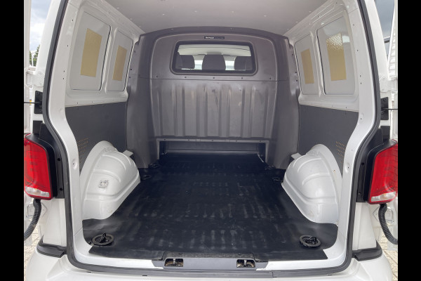 Volkswagen Transporter 2.0 TDI DSG automaat L2H1 30 DC 5 persoons / vaste prijs rijklaar € 27.950 ex btw / lease vanaf € 456 / airco / cruise / navi / achterdeuren / euro 6 / bpm vrij !