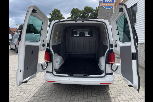 Volkswagen Transporter 2.0 TDI DSG automaat L2H1 30 DC 5 persoons / vaste prijs rijklaar € 27.950 ex btw / lease vanaf € 456 / airco / cruise / navi / achterdeuren / euro 6 / bpm vrij !