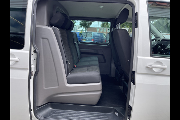Volkswagen Transporter 2.0 TDI DSG automaat L2H1 30 DC 5 persoons / vaste prijs rijklaar € 27.950 ex btw / lease vanaf € 456 / airco / cruise / navi / achterdeuren / euro 6 / bpm vrij !