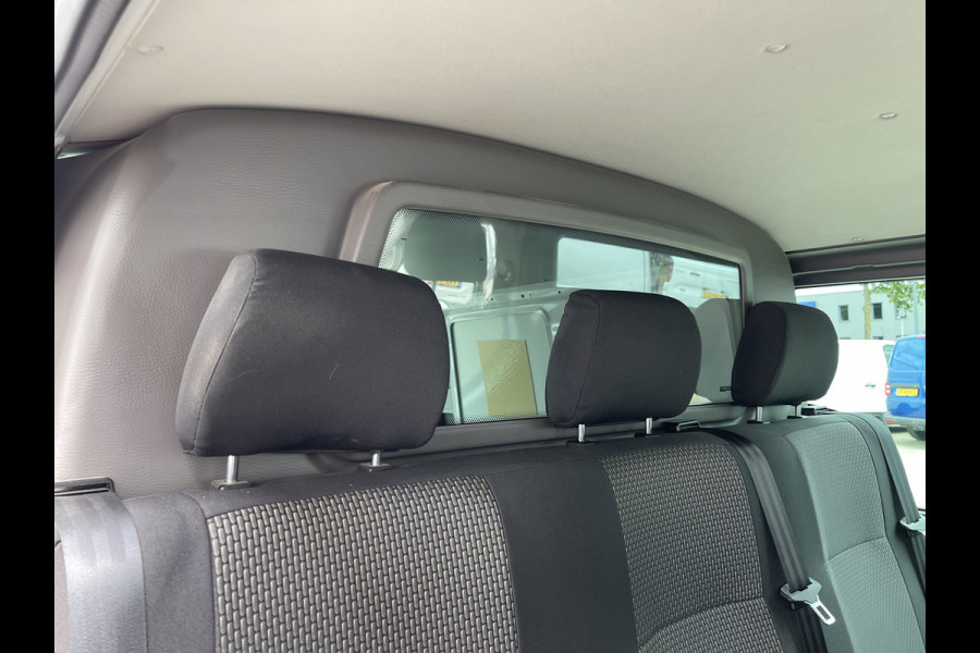 Volkswagen Transporter 2.0 TDI DSG automaat L2H1 30 DC 5 persoons / vaste prijs rijklaar € 27.950 ex btw / lease vanaf € 456 / airco / cruise / navi / achterdeuren / euro 6 / bpm vrij !