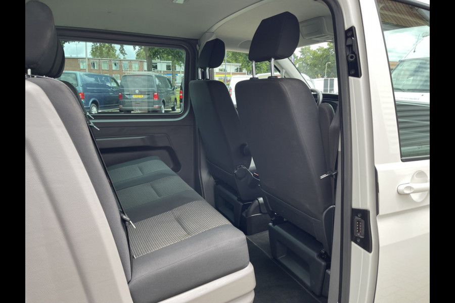 Volkswagen Transporter 2.0 TDI DSG automaat L2H1 30 DC 5 persoons / vaste prijs rijklaar € 27.950 ex btw / lease vanaf € 456 / airco / cruise / navi / achterdeuren / euro 6 / bpm vrij !
