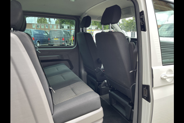 Volkswagen Transporter 2.0 TDI DSG automaat L2H1 30 DC 5 persoons / vaste prijs rijklaar € 27.950 ex btw / lease vanaf € 456 / airco / cruise / navi / achterdeuren / euro 6 / bpm vrij !