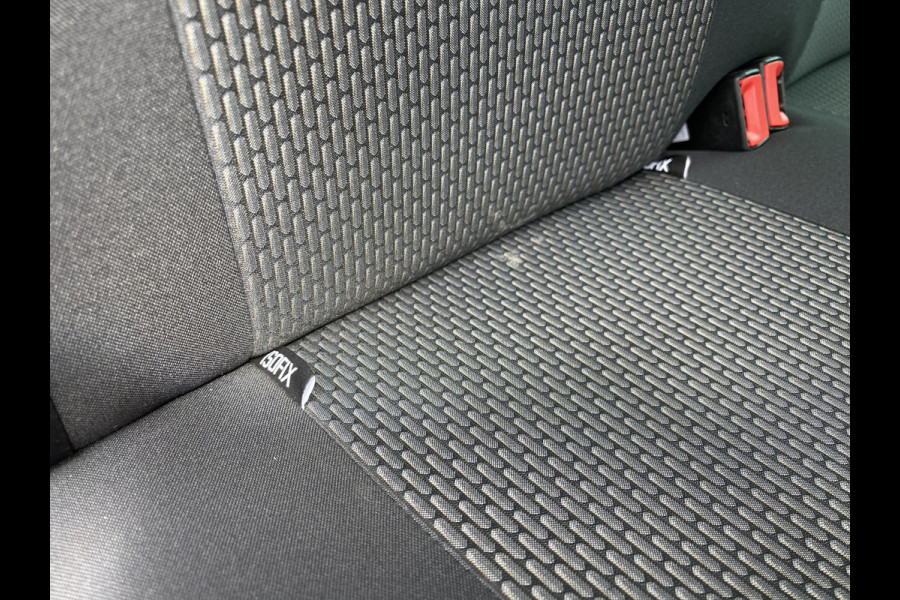 Volkswagen Transporter 2.0 TDI DSG automaat L2H1 30 DC 5 persoons / vaste prijs rijklaar € 27.950 ex btw / lease vanaf € 456 / airco / cruise / navi / achterdeuren / euro 6 / bpm vrij !