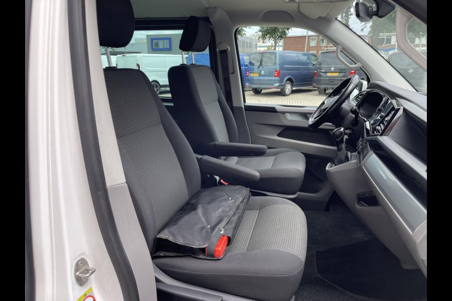 Volkswagen Transporter 2.0 TDI DSG automaat L2H1 30 DC 5 persoons / vaste prijs rijklaar € 27.950 ex btw / lease vanaf € 456 / airco / cruise / navi / achterdeuren / euro 6 / bpm vrij !