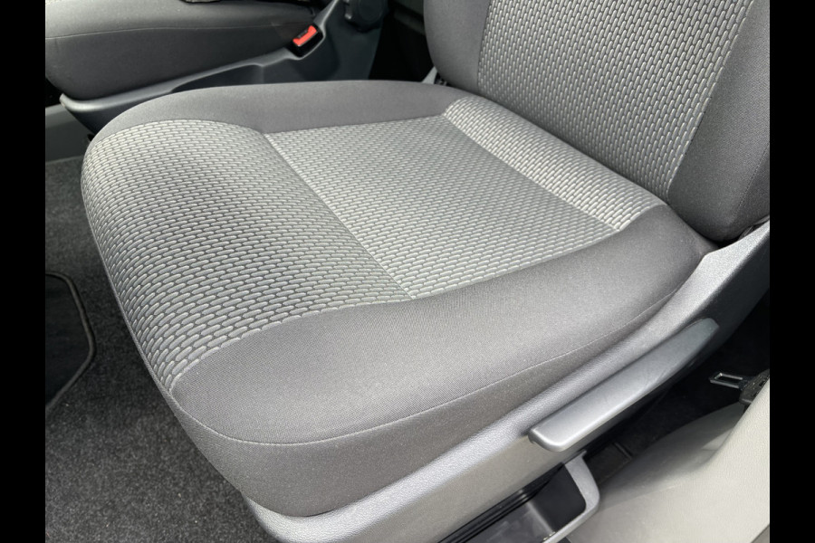 Volkswagen Transporter 2.0 TDI DSG automaat L2H1 30 DC 5 persoons / vaste prijs rijklaar € 27.950 ex btw / lease vanaf € 456 / airco / cruise / navi / achterdeuren / euro 6 / bpm vrij !