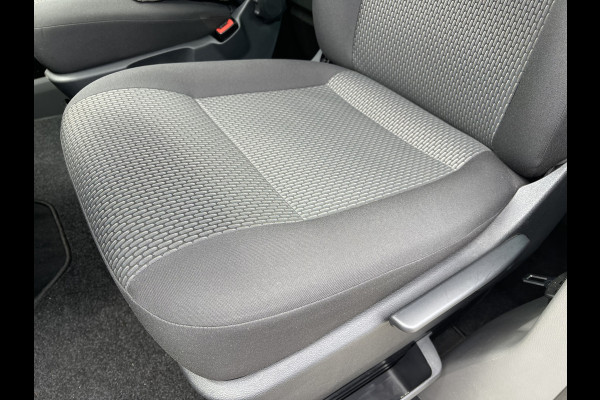 Volkswagen Transporter 2.0 TDI DSG automaat L2H1 30 DC 5 persoons / vaste prijs rijklaar € 27.950 ex btw / lease vanaf € 456 / airco / cruise / navi / achterdeuren / euro 6 / bpm vrij !