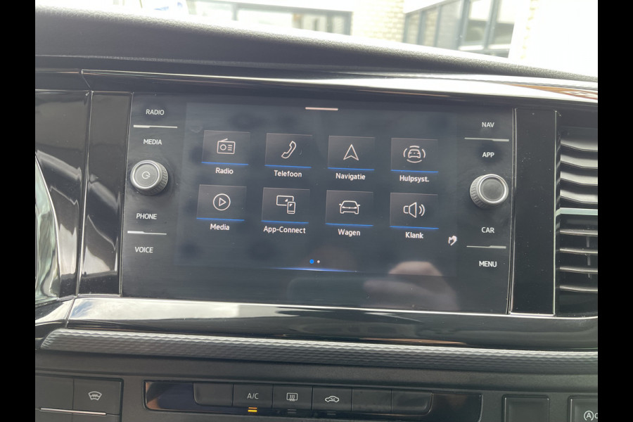 Volkswagen Transporter 2.0 TDI DSG automaat L2H1 30 DC 5 persoons / vaste prijs rijklaar € 27.950 ex btw / lease vanaf € 456 / airco / cruise / navi / achterdeuren / euro 6 / bpm vrij !