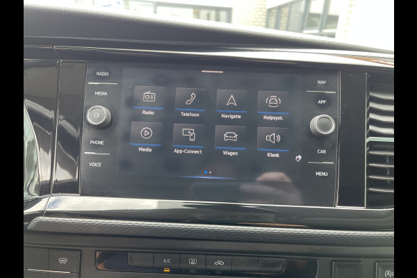 Volkswagen Transporter 2.0 TDI DSG automaat L2H1 30 DC 5 persoons / vaste prijs rijklaar € 27.950 ex btw / lease vanaf € 456 / airco / cruise / navi / achterdeuren / euro 6 / bpm vrij !