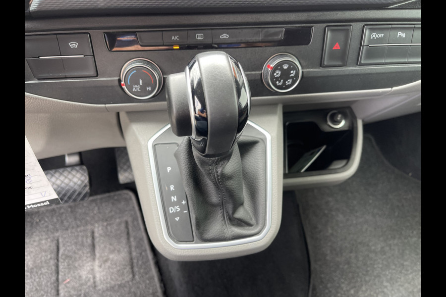 Volkswagen Transporter 2.0 TDI DSG automaat L2H1 30 DC 5 persoons / vaste prijs rijklaar € 27.950 ex btw / lease vanaf € 456 / airco / cruise / navi / achterdeuren / euro 6 / bpm vrij !