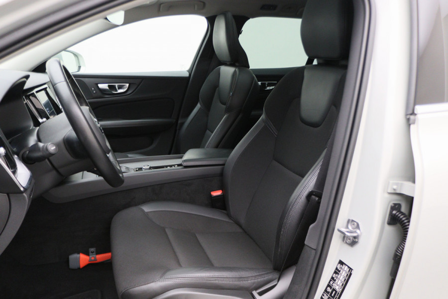 Volvo V60 2.0 T4 Momentum Pro Polestar Engineered Panoramadak, Head-Up, LED, Apple CarPlay, Lane Assist, Camera