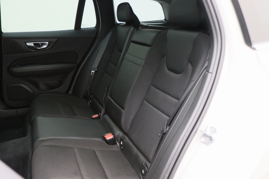 Volvo V60 2.0 T4 Momentum Pro Polestar Engineered Panoramadak, Head-Up, LED, Apple CarPlay, Lane Assist, Camera