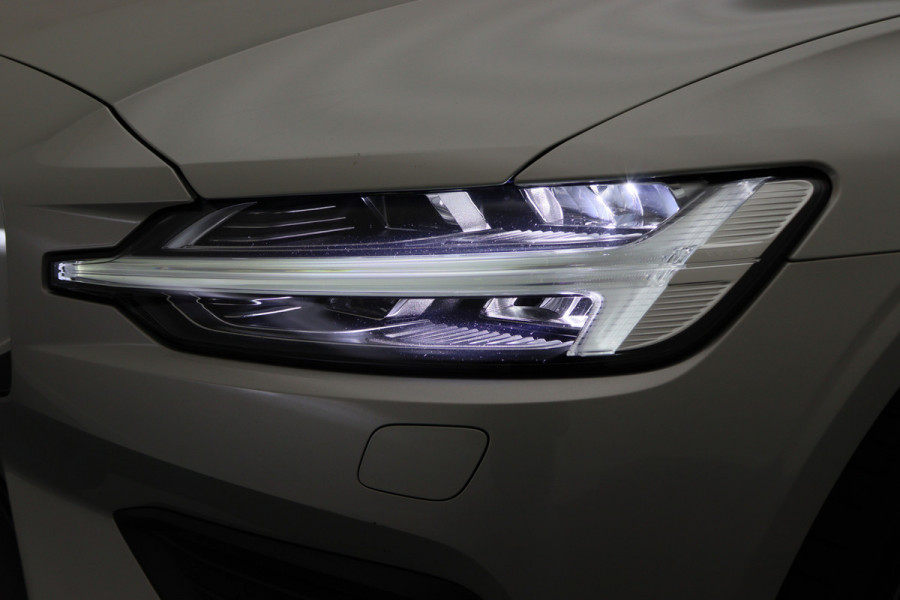 Volvo V60 2.0 T4 Momentum Pro Polestar Engineered Panoramadak, Head-Up, LED, Apple CarPlay, Lane Assist, Camera