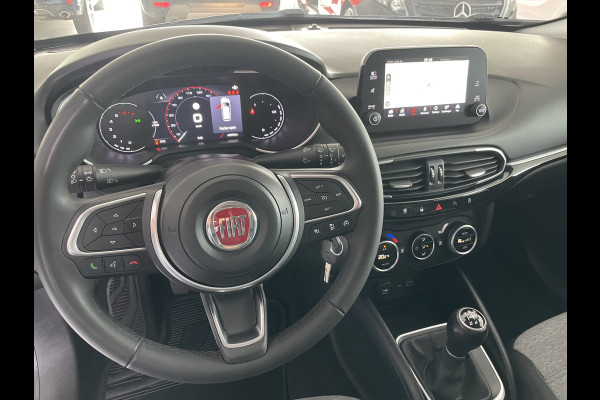 Fiat Tipo cross stationwagon 1.0 clima camera navigatie bluetooth 1.0 Cross Climate control -Cruise control - A-uitrijcamera - Navigatie - Bluetooth
