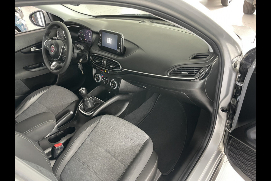 Fiat Tipo cross stationwagon 1.0 clima camera navigatie bluetooth 1.0 Cross Climate control -Cruise control - A-uitrijcamera - Navigatie - Bluetooth