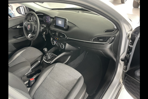 Fiat Tipo cross stationwagon 1.0 clima camera navigatie bluetooth 1.0 Cross Climate control -Cruise control - A-uitrijcamera - Navigatie - Bluetooth