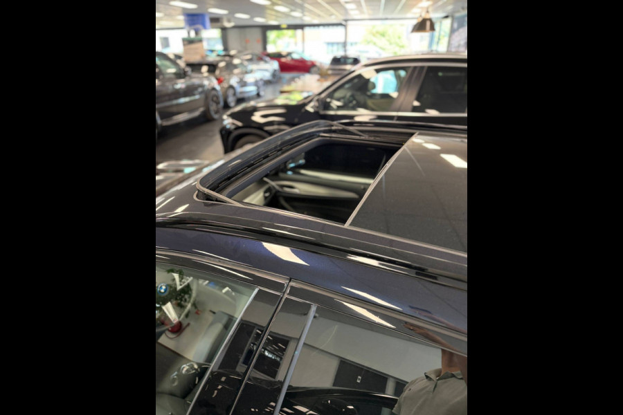 BMW 5 Serie Touring 530e xDrive Business Edition. M Sport Hybrid 292PK Carbonschwarz Pano dak Head up Display  Co Pilot Adaptive Suspension Laser Lights