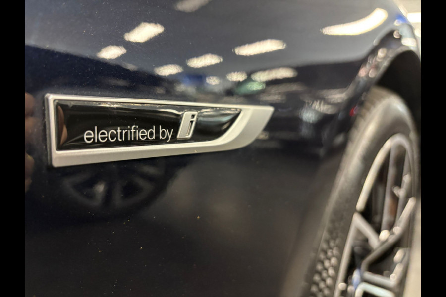 BMW 5 Serie Touring 530e xDrive Business Edition. M Sport Hybrid 292PK Carbonschwarz Pano dak Head up Display  Co Pilot Adaptive Suspension Laser Lights