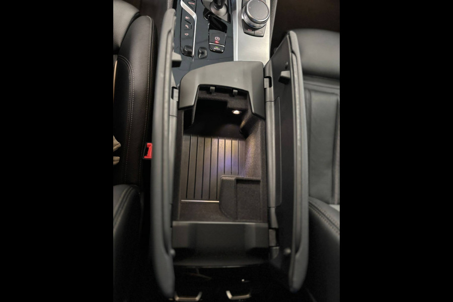 BMW 5 Serie Touring 530e xDrive Business Edition. M Sport Hybrid 292PK Carbonschwarz Pano dak Head up Display  Co Pilot Adaptive Suspension Laser Lights